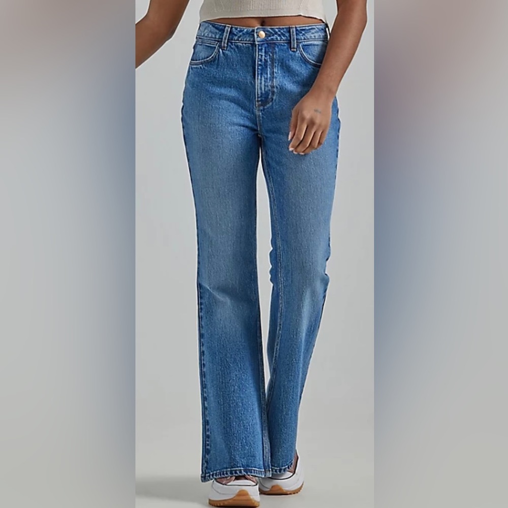 Women’s WranglerHigh Rose Fierce Flare Jeans 6/28 x 32